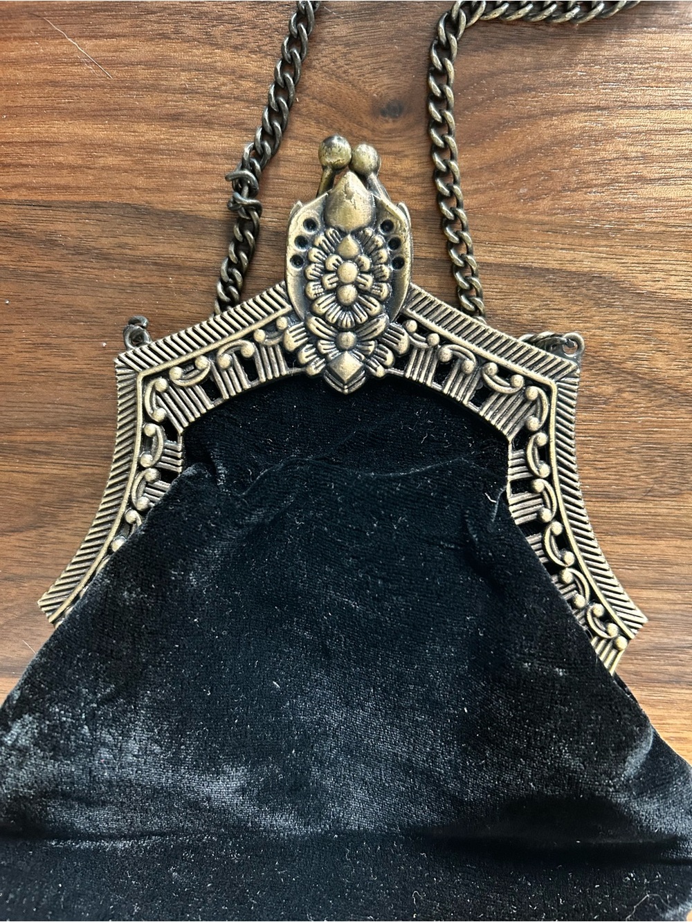 House of Harlow 1960 Velvet Kiss Lock Clutch - Picture 4 of 10